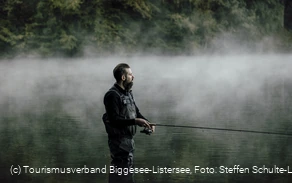Angler mit Nebel