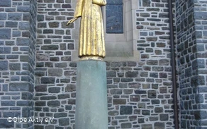 Agatha Statue