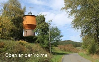 Der Wasserturm steht bei der Ortschaft Krummenerl