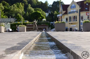Der künstliche Wasserlauf auf dem Rathausplatz